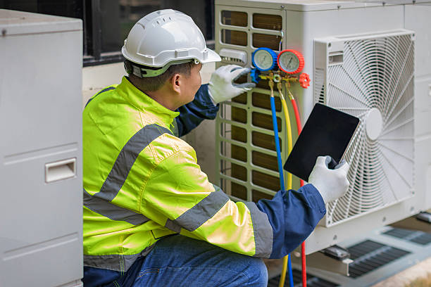 Professional Hvac technician working in Franklin, WI